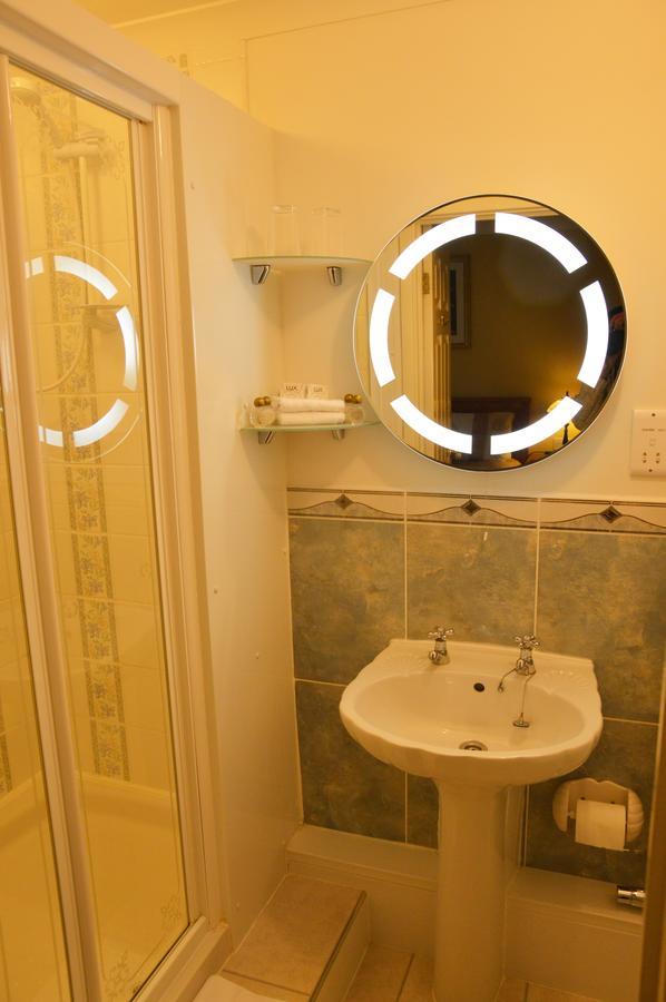 Bed and Breakfast Bryn Hebog Carmarthen Esterno foto