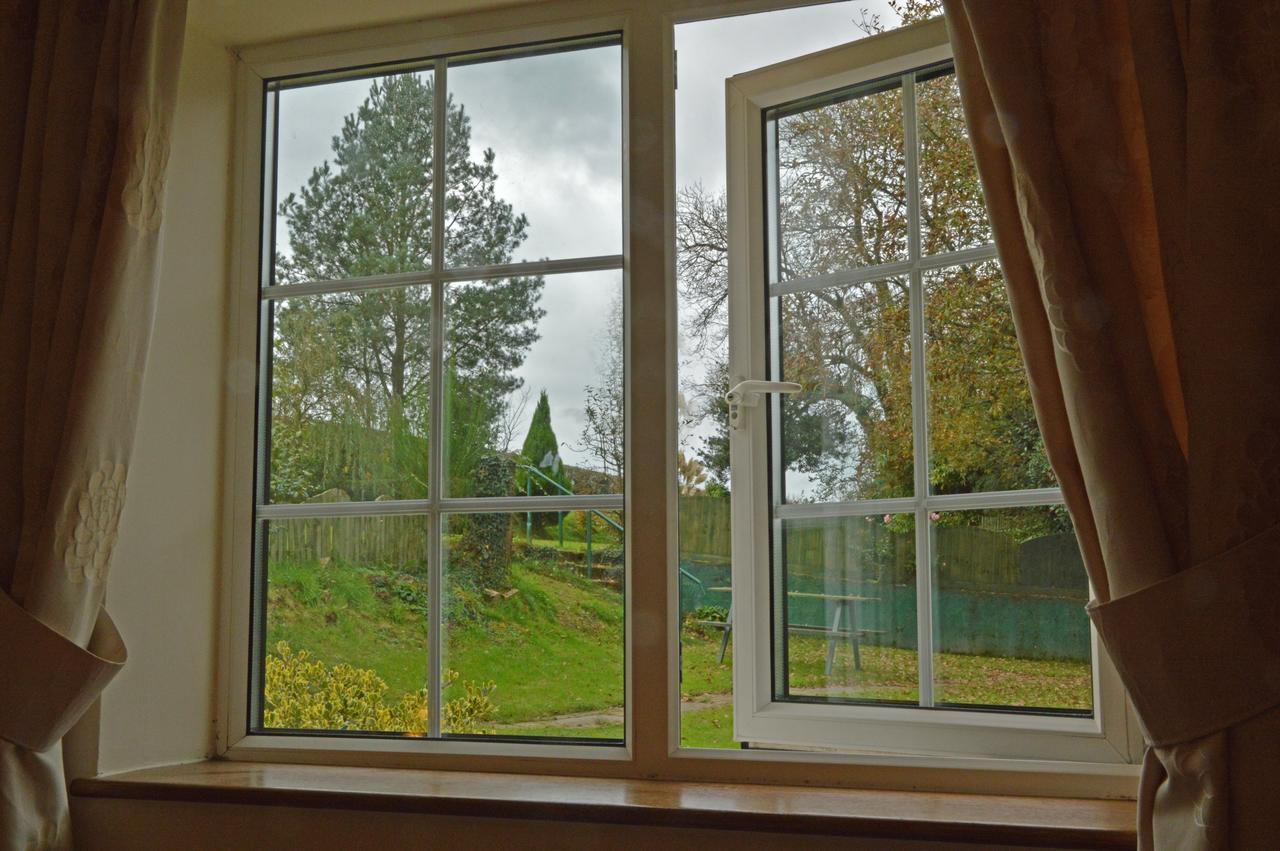 Bed and Breakfast Bryn Hebog Carmarthen Esterno foto