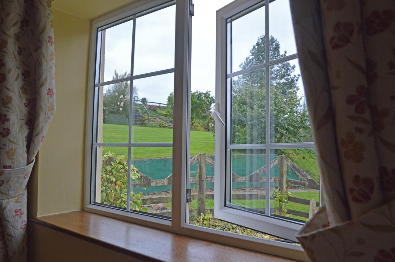 Bed and Breakfast Bryn Hebog Carmarthen Esterno foto