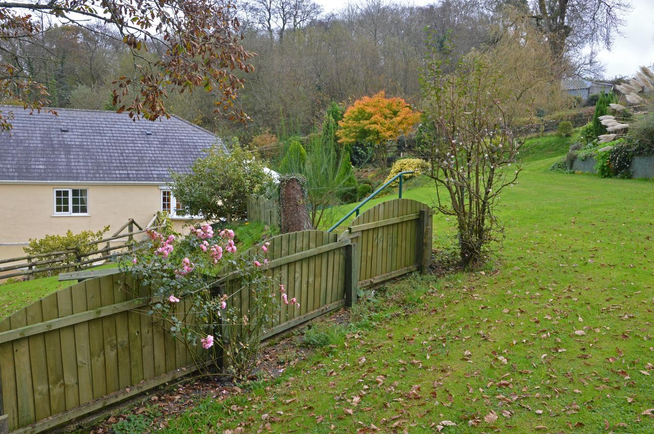Bed and Breakfast Bryn Hebog Carmarthen Esterno foto