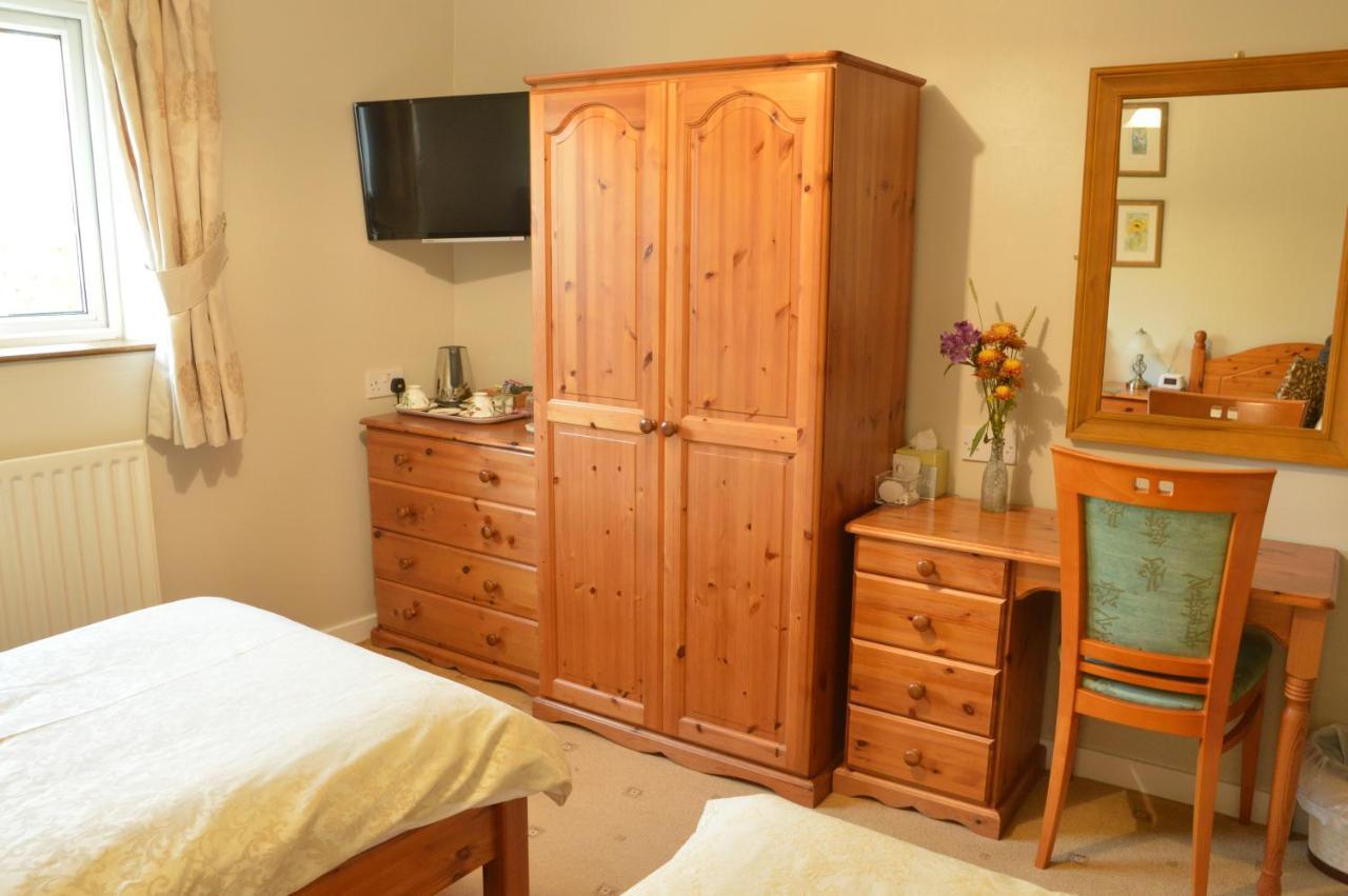 Bed and Breakfast Bryn Hebog Carmarthen Esterno foto