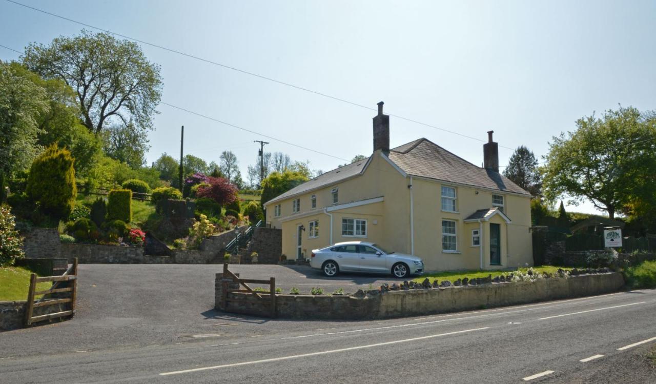 Bed and Breakfast Bryn Hebog Carmarthen Esterno foto